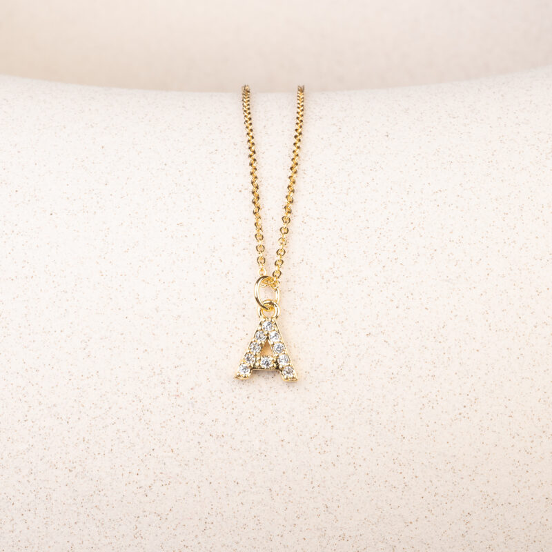 Halskæde m. vedhæng - Bogstav simili